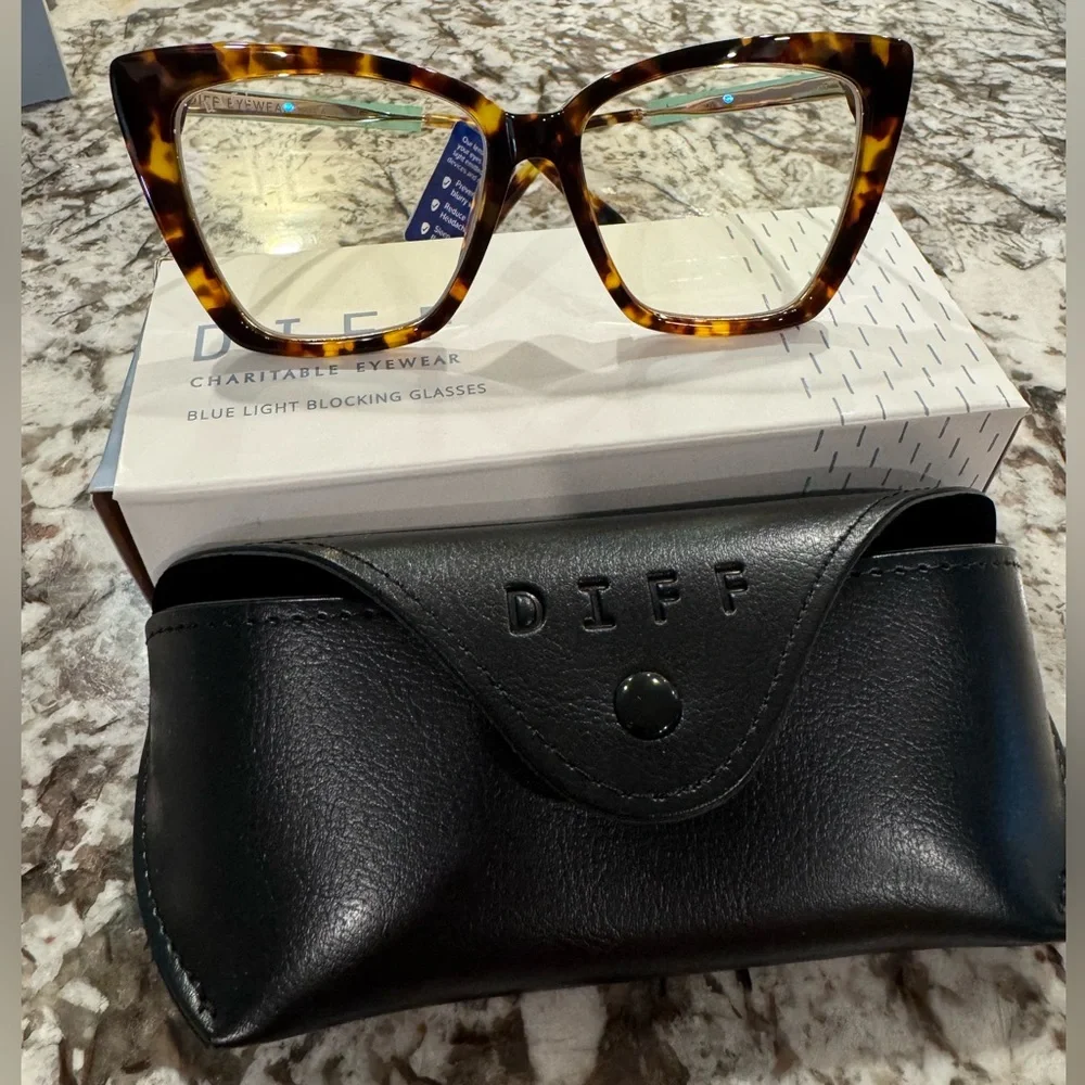 Diff BECKY Blue Light Glasses 👓 - Picture 3 of 14